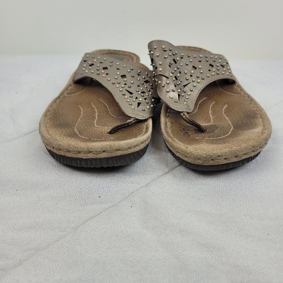 Clarks Artisan gold metallic leather thong sandals studs boho vacation edgy 9.5 - Picture 2 of 11